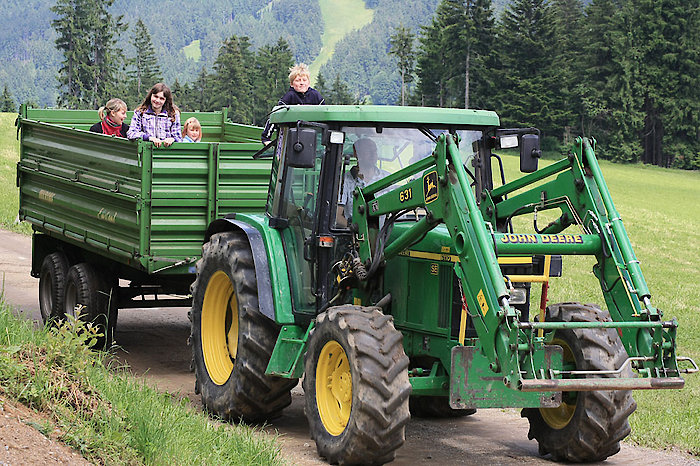 Traktorfahrten auf dem Bauernhof Bauernhofurlaub im Bayerischen Wald